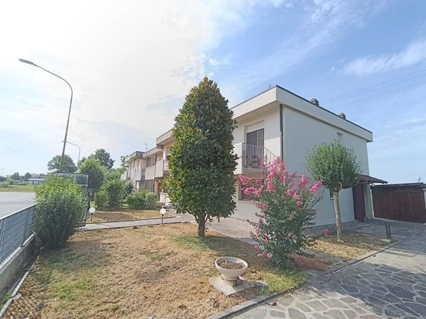 casa indipendente in affitto a Mirandola