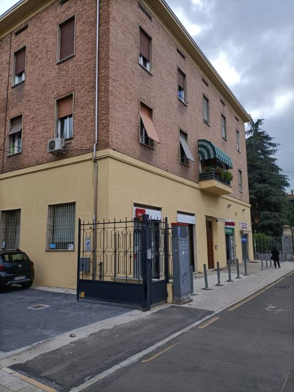 locale commerciale in affitto a Modena in zona Crocetta
