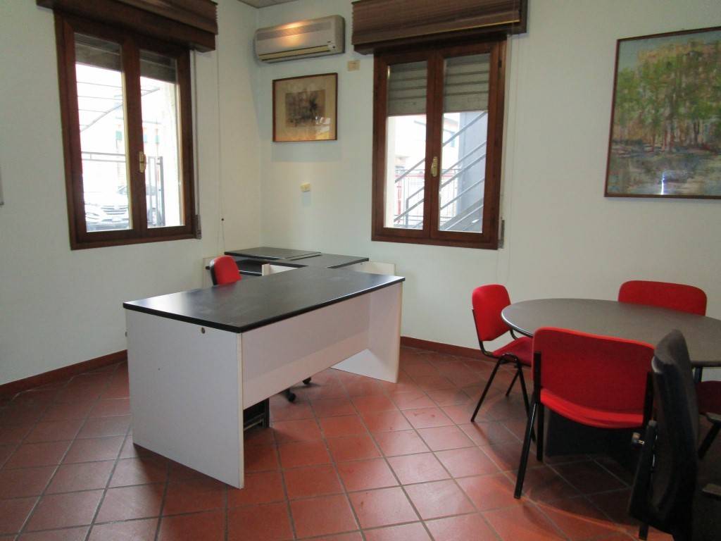 ufficio in affitto a Modena in zona Madonnina / Quattro Ville