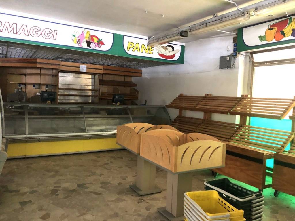 negozio in affitto a Modena in zona Crocetta