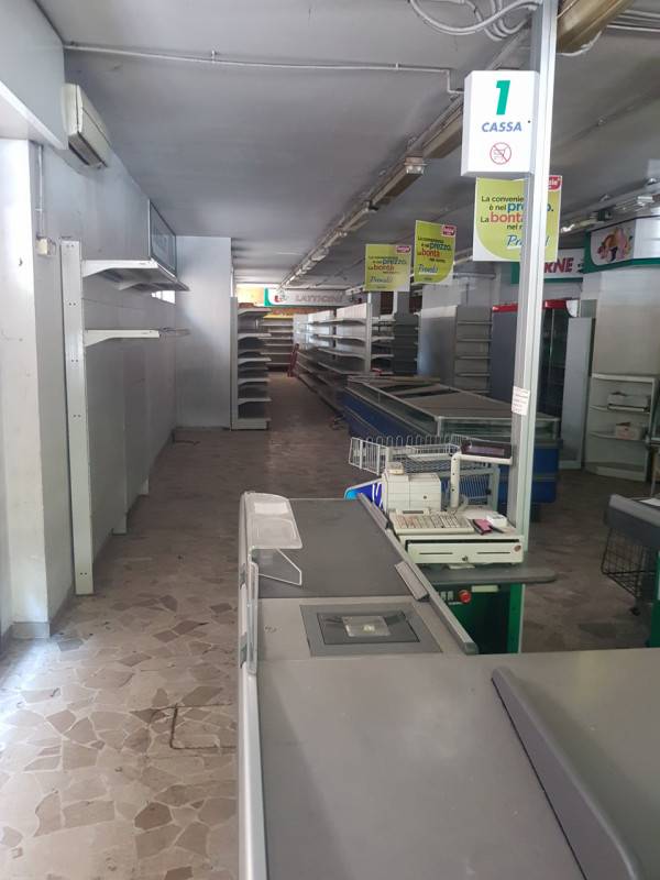 negozio in affitto a Modena in zona Centro Storico