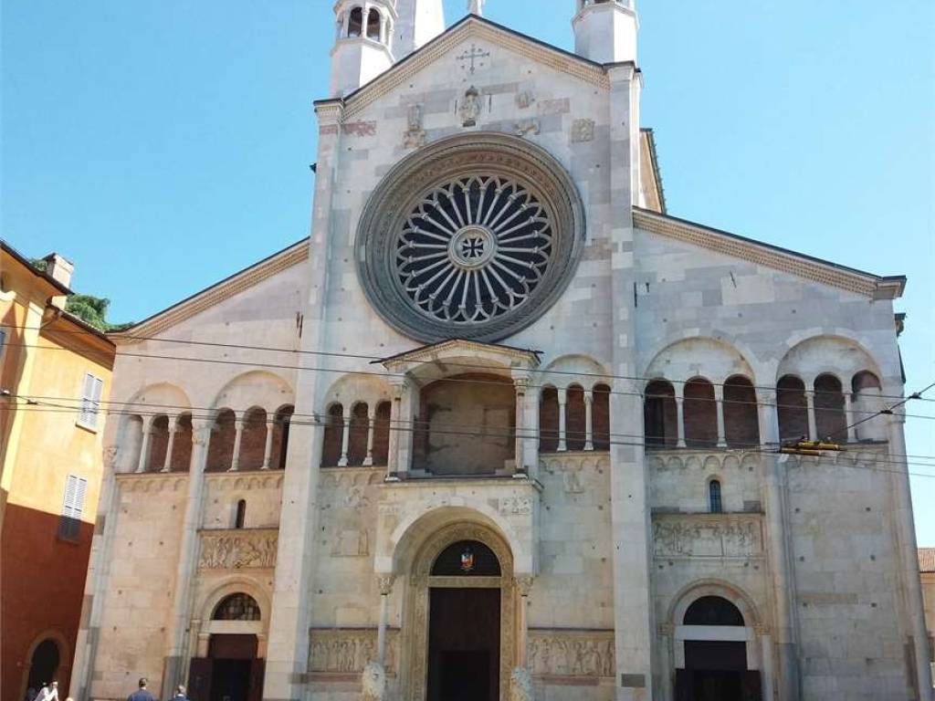 negozio in affitto a Modena in zona Centro Storico