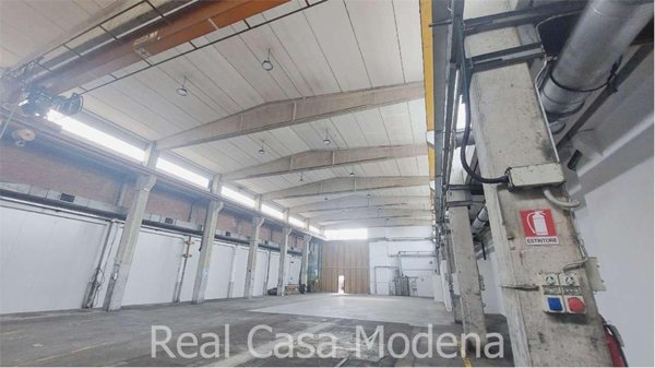 locale commerciale in affitto a Modena in zona San Lazzaro / Modena Est