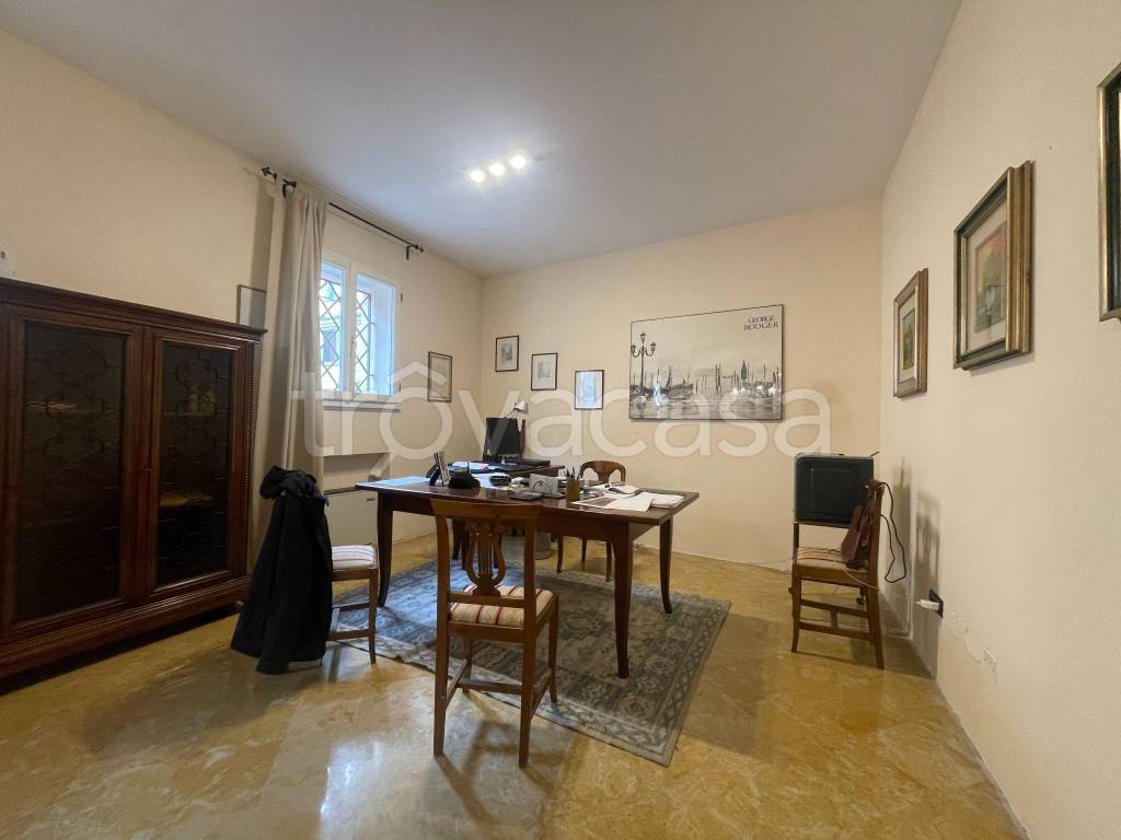 appartamento in affitto a Modena in zona Centro Storico