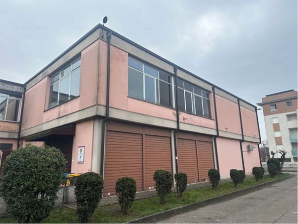 ufficio in affitto a Modena in zona Madonnina / Quattro Ville