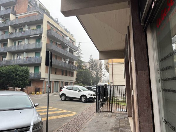 locale commerciale in affitto a Modena in zona Buon Pastore
