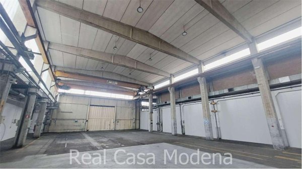 locale commerciale in affitto a Modena in zona San Lazzaro / Modena Est