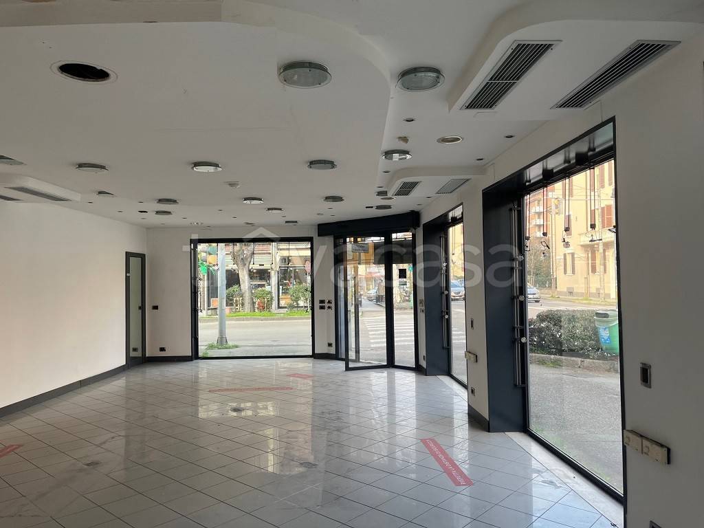 negozio in affitto a Modena in zona Buon Pastore