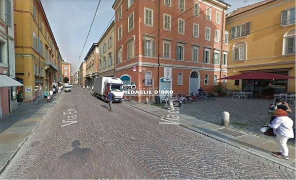trivano in affitto a Modena in zona Centro Storico