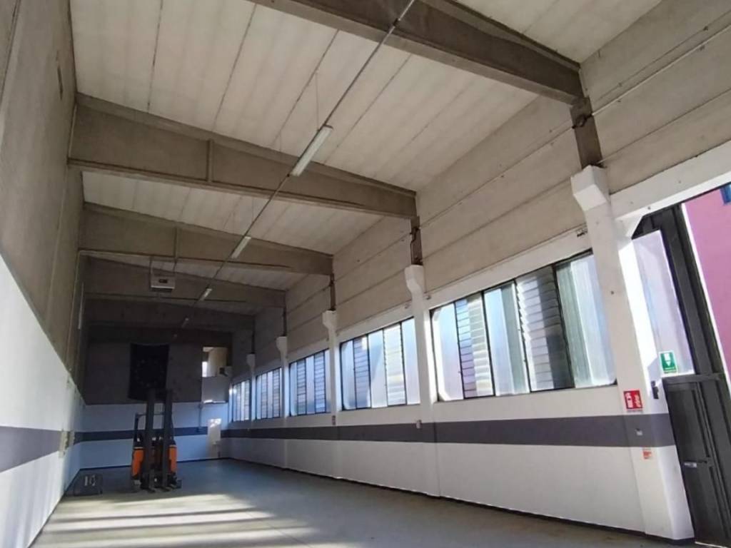 locale commerciale in affitto a Modena in zona San Lazzaro / Modena Est