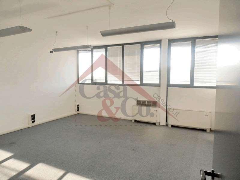 locale commerciale in affitto a Modena in zona San Faustino