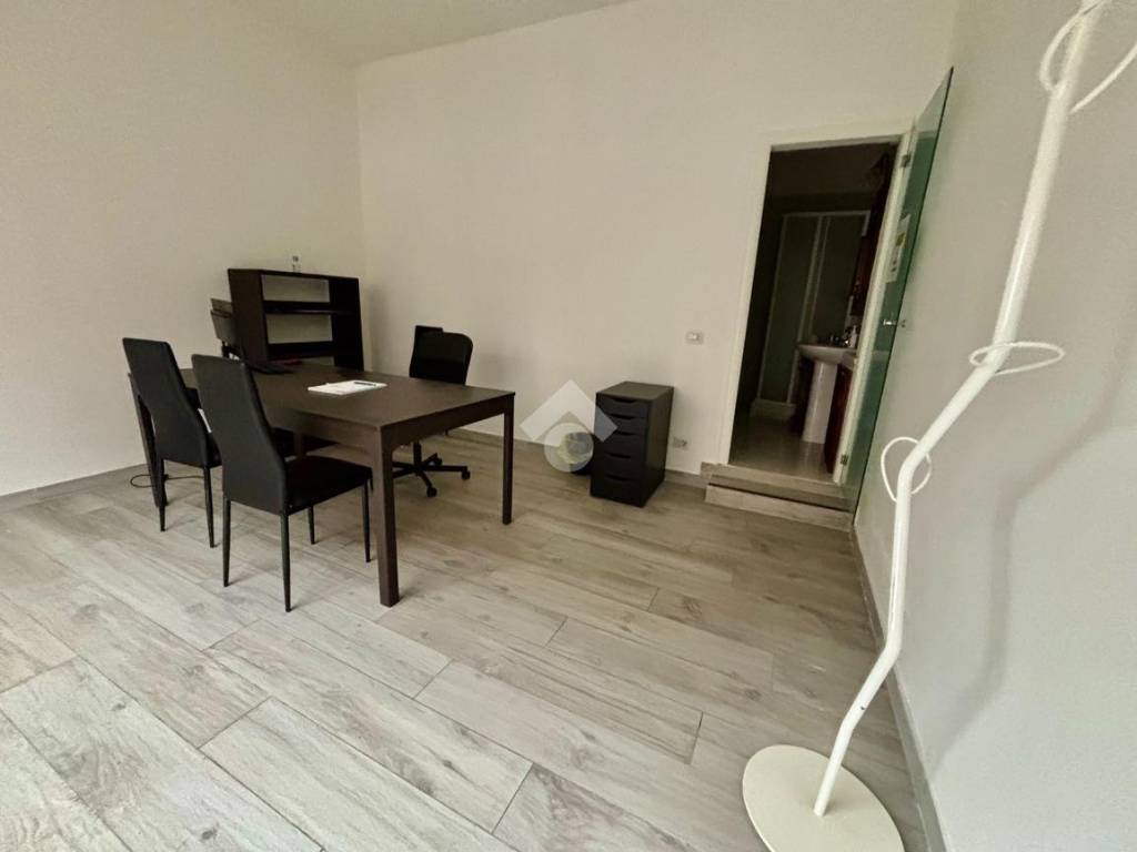 negozio in affitto a Modena in zona Buon Pastore