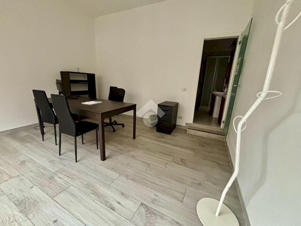negozio in affitto a Modena in zona Buon Pastore