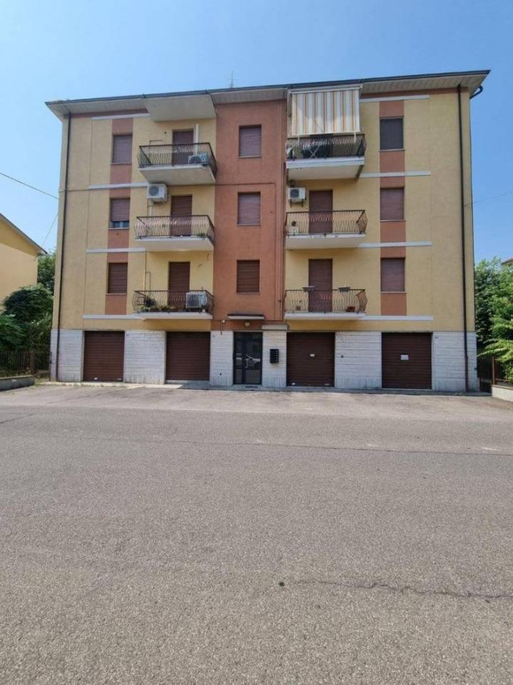 negozio in affitto a Modena in zona Sant'Agnese