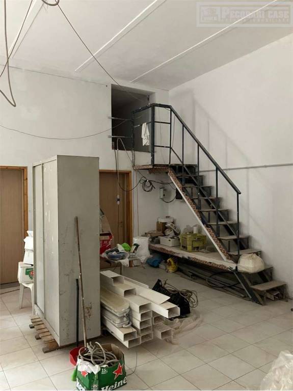 negozio in affitto a Modena in zona Crocetta