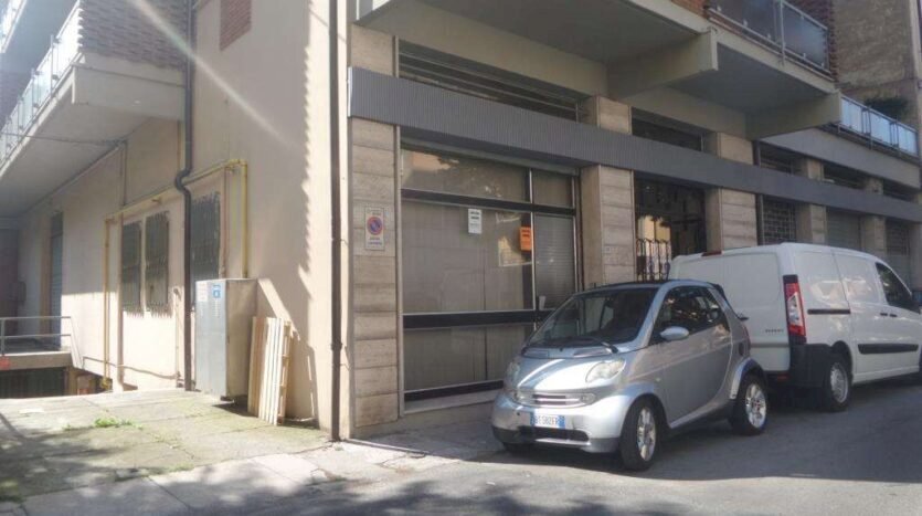 negozio in affitto a Modena in zona Crocetta