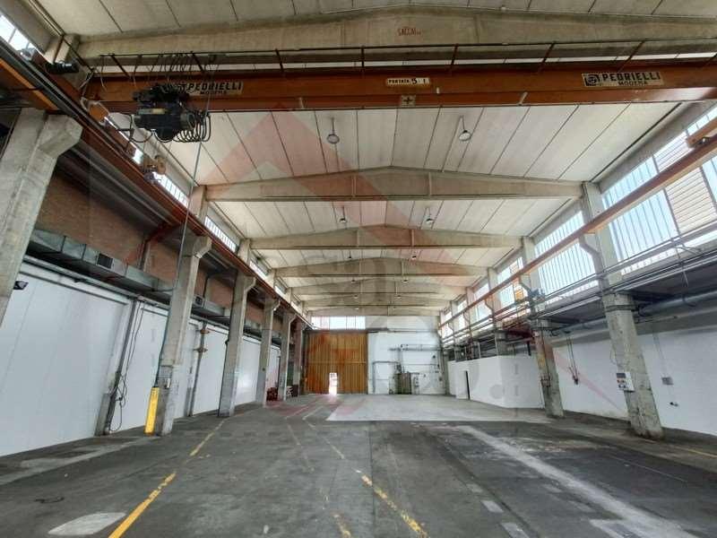 locale commerciale in affitto a Modena