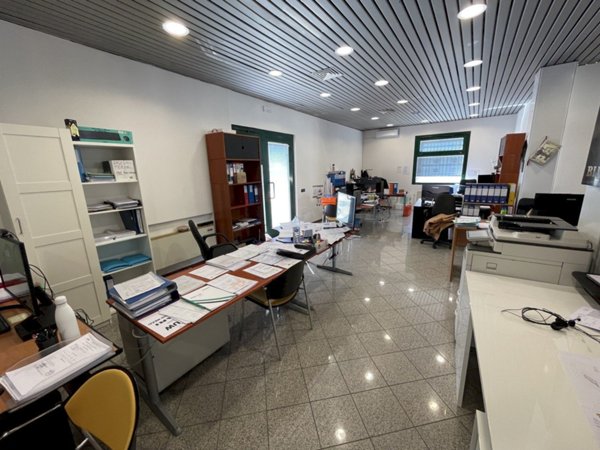 ufficio in affitto a Modena in zona Albareto