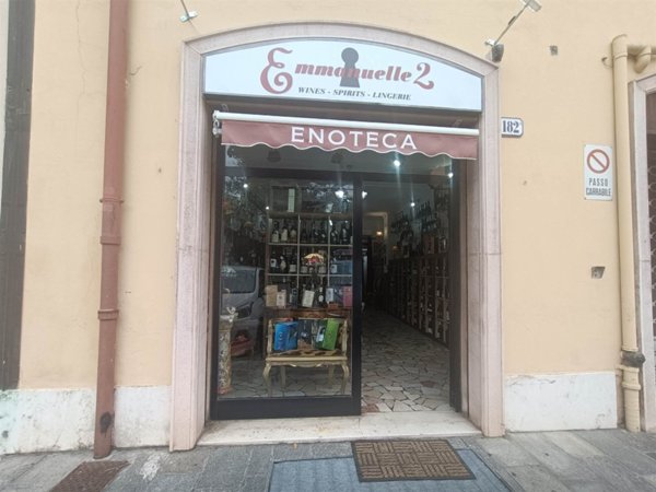 negozio in affitto a Modena in zona Centro Storico