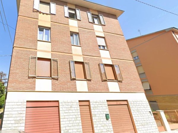 negozio in affitto a Modena in zona Vaciglio