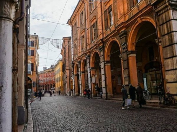 negozio in affitto a Modena