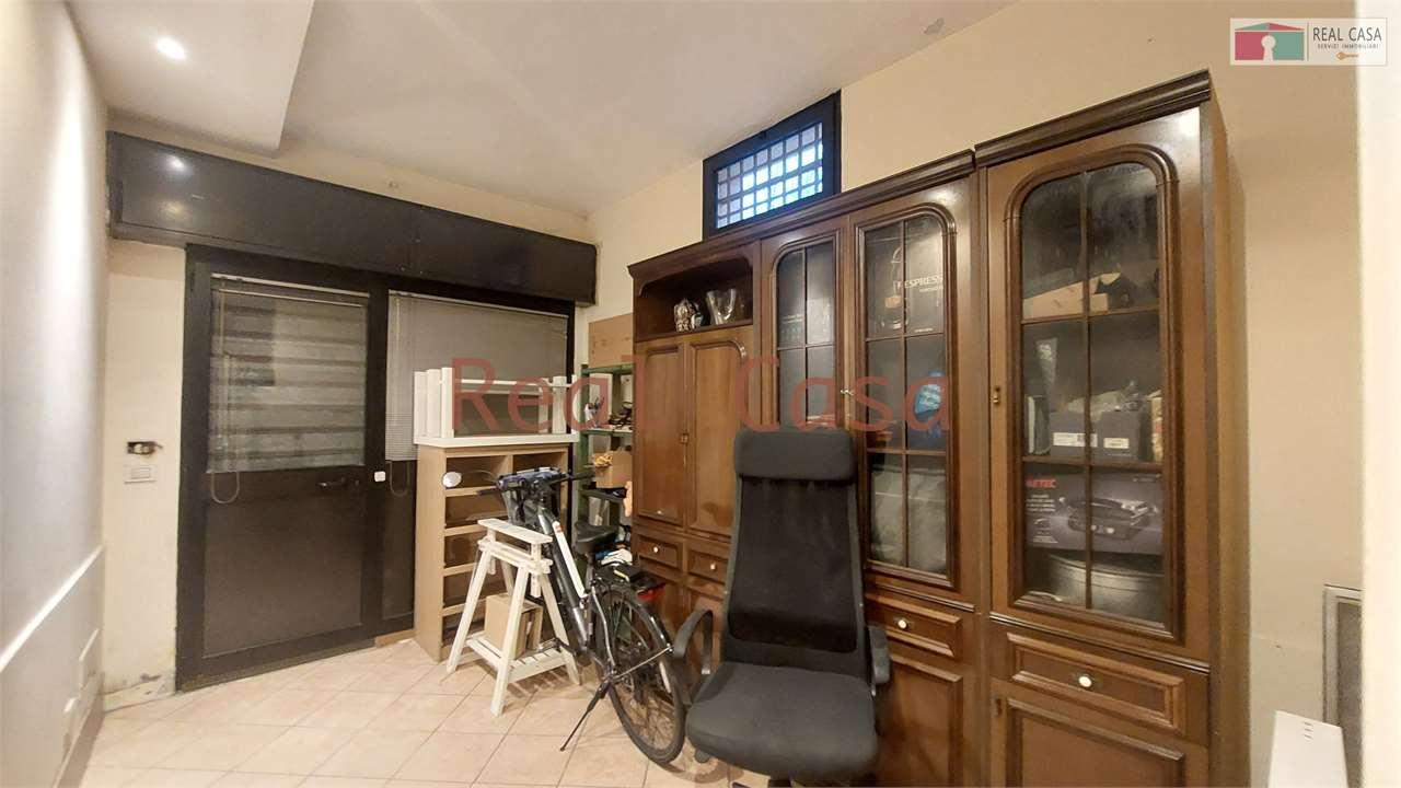 locale commerciale in affitto a Modena in zona Crocetta