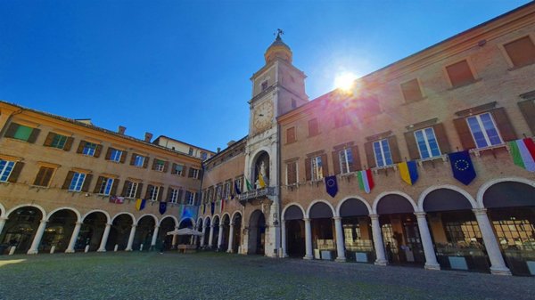 negozio in affitto a Modena in zona Centro Storico
