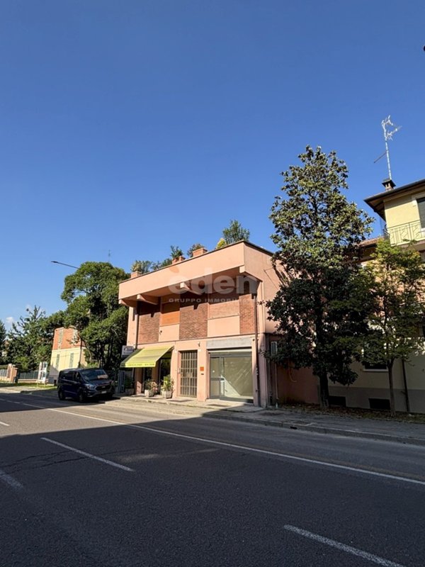 locale commerciale in affitto a Modena