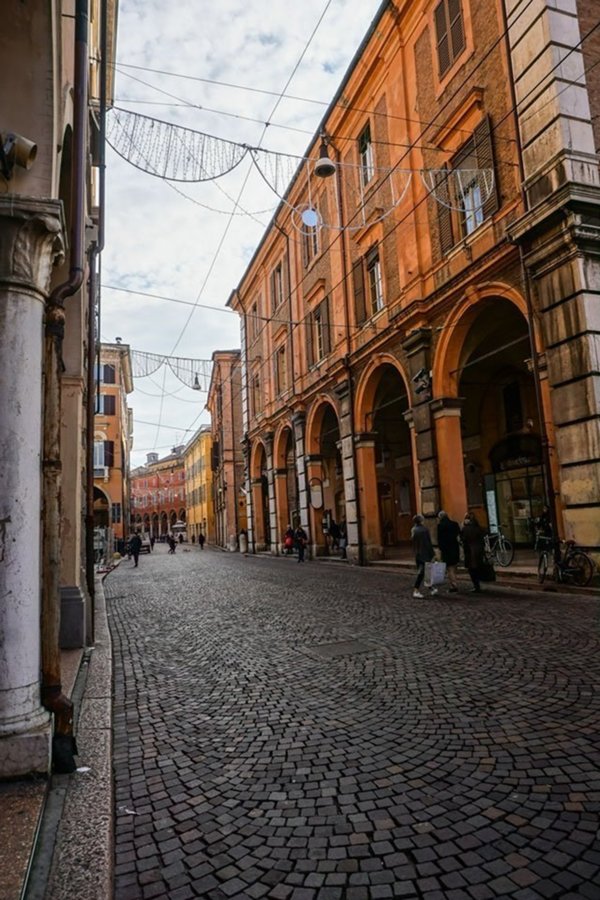 negozio in affitto a Modena