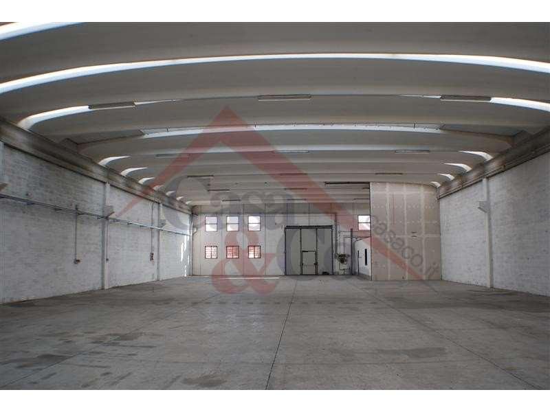 locale commerciale in affitto a Modena