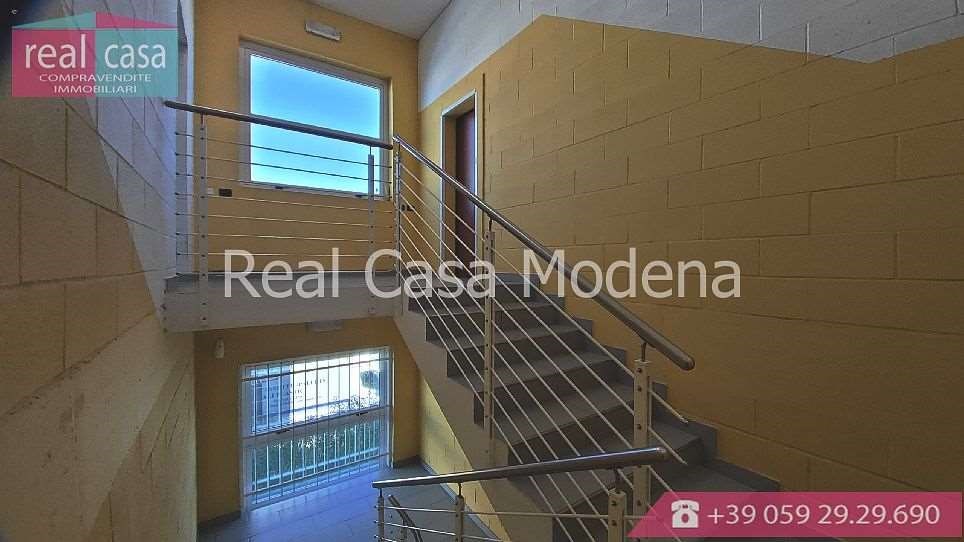 negozio in affitto a Modena in zona Crocetta