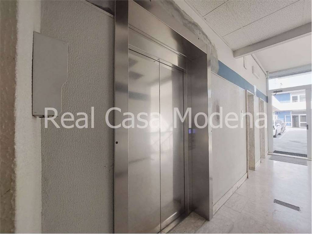 ufficio in affitto a Modena in zona Madonnina / Quattro Ville