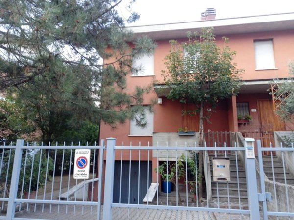 casa indipendente in affitto a Modena in zona Centro Storico