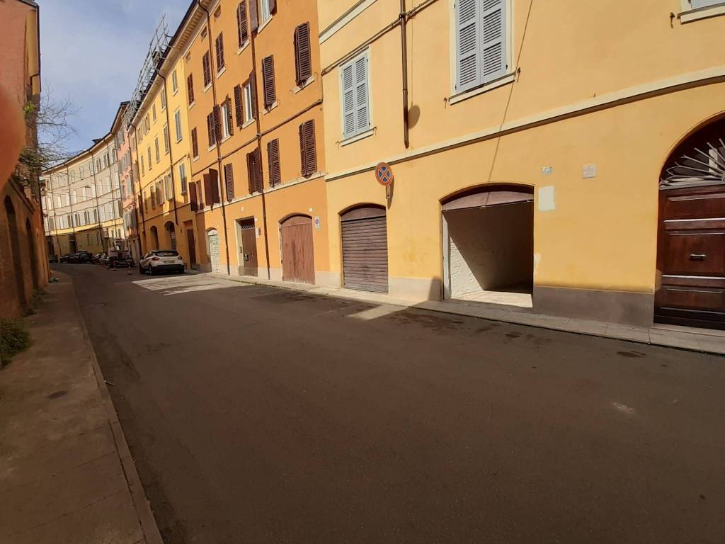 locale commerciale in affitto a Modena in zona Centro Storico