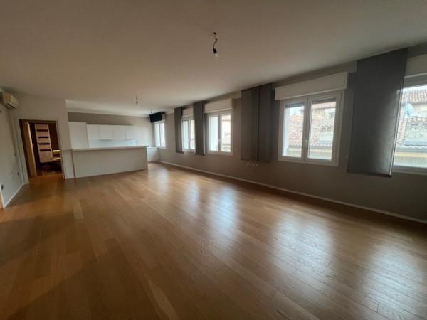 appartamento in affitto a Modena in zona Centro Storico