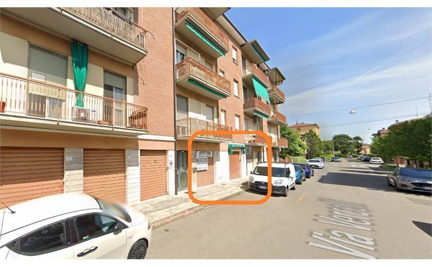 negozio in affitto a Modena