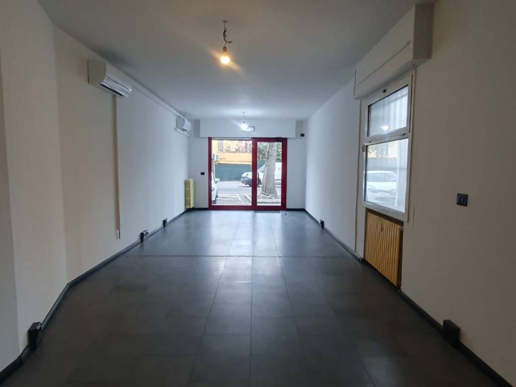 negozio in affitto a Modena in zona Cognento