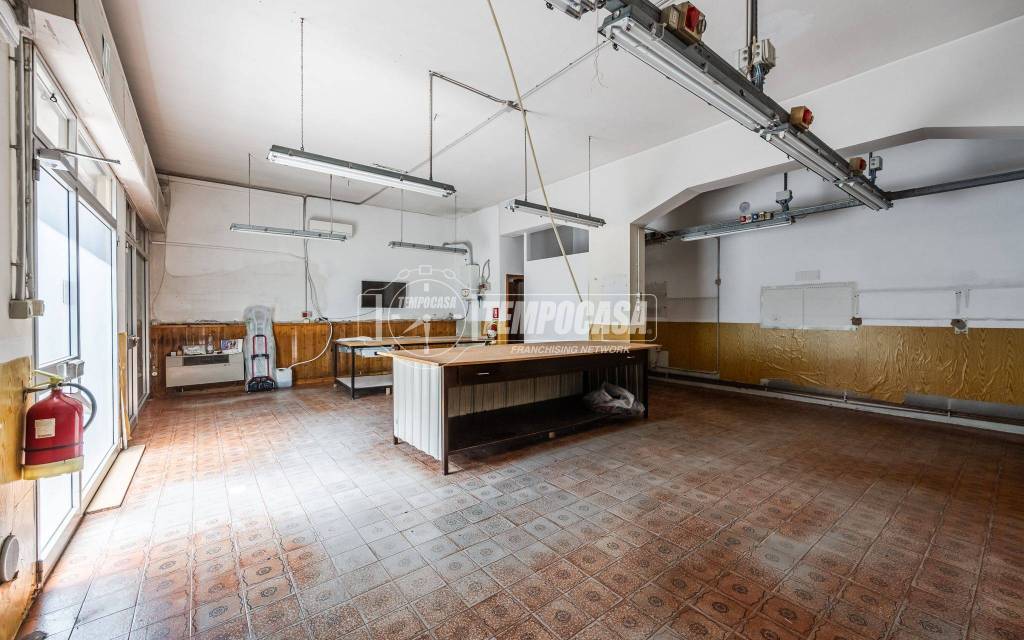 negozio in affitto a Modena in zona San Faustino