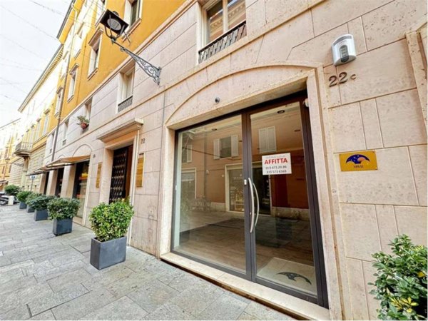 negozio in affitto a Modena in zona Centro Storico