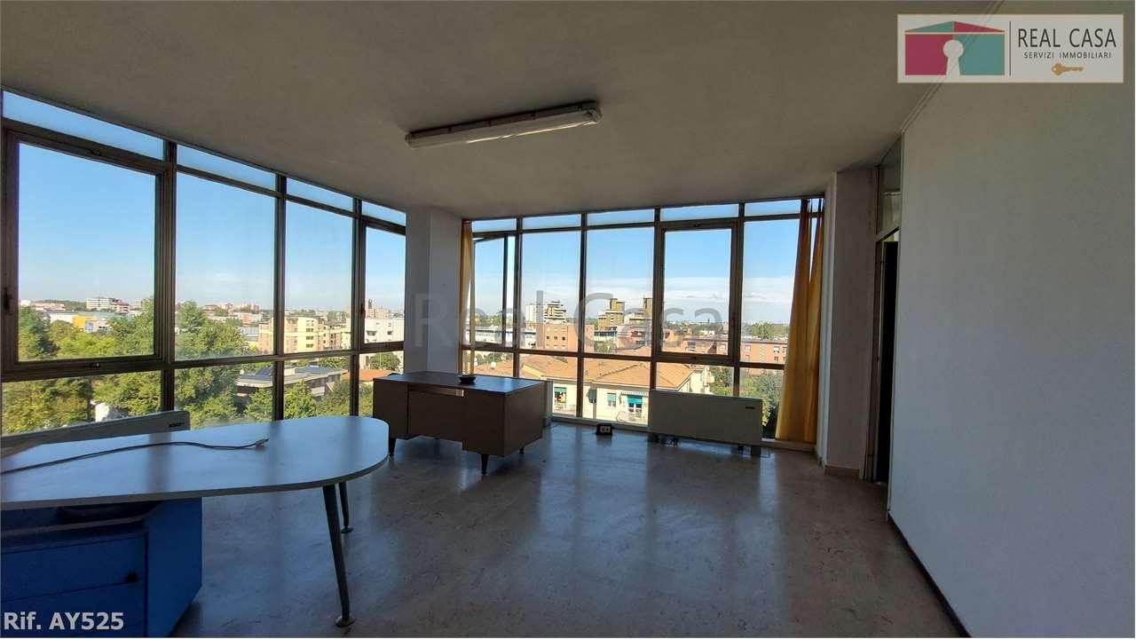 esavano in affitto a Modena