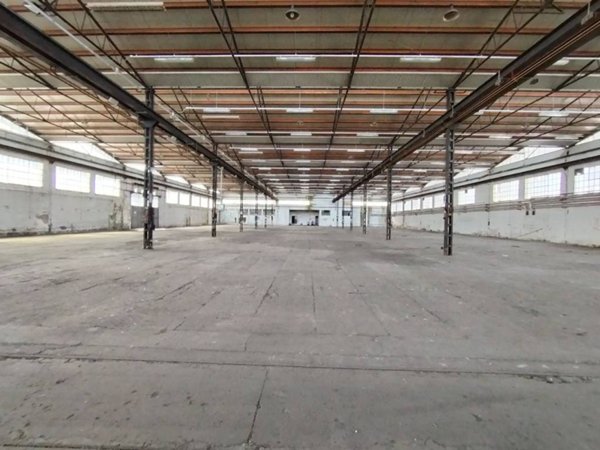 locale commerciale in affitto a Modena in zona Madonnina / Quattro Ville