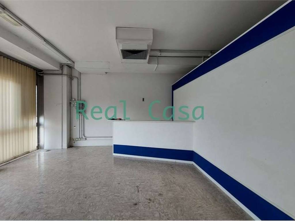 locale commerciale in affitto a Modena in zona Madonnina / Quattro Ville