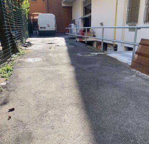 negozio in affitto a Modena in zona Crocetta