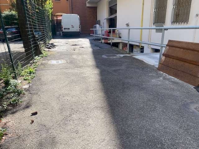 locale di sgombero in affitto a Modena in zona Crocetta