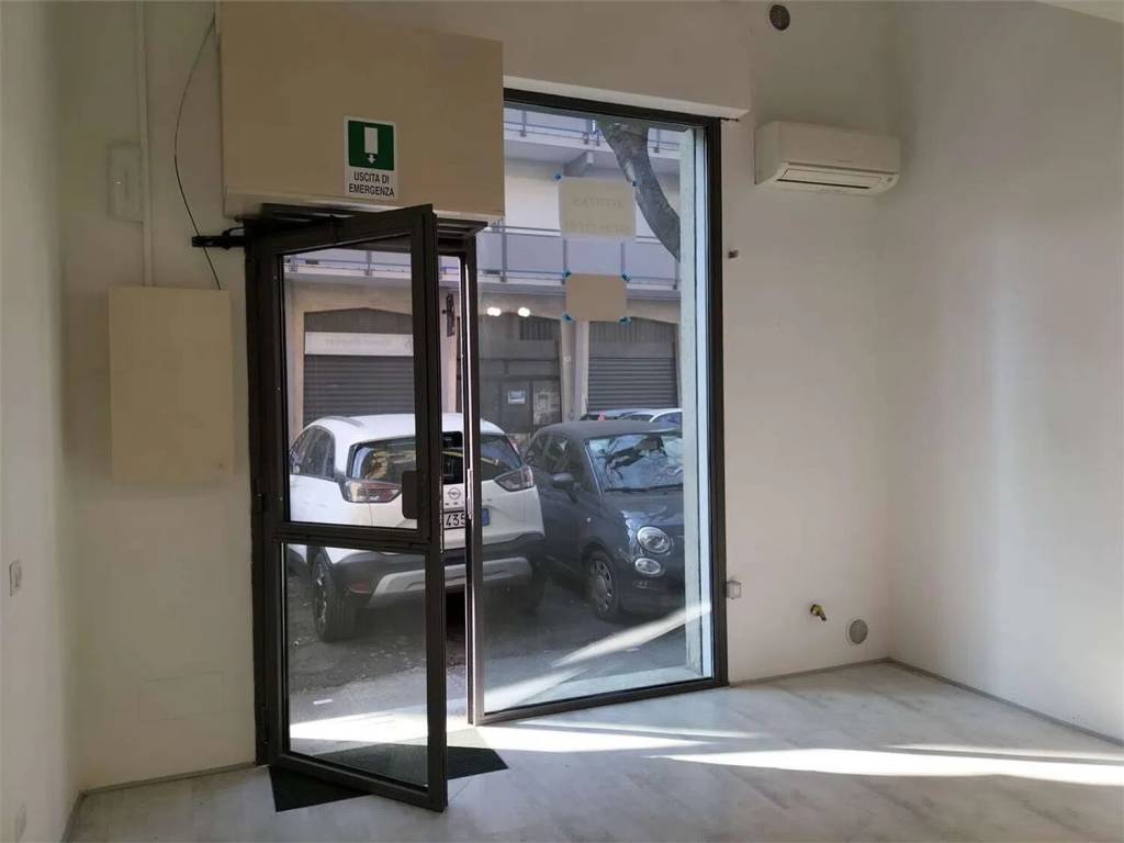 negozio in affitto a Modena