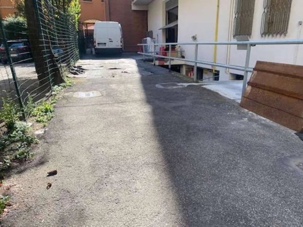 negozio in affitto a Modena in zona Crocetta