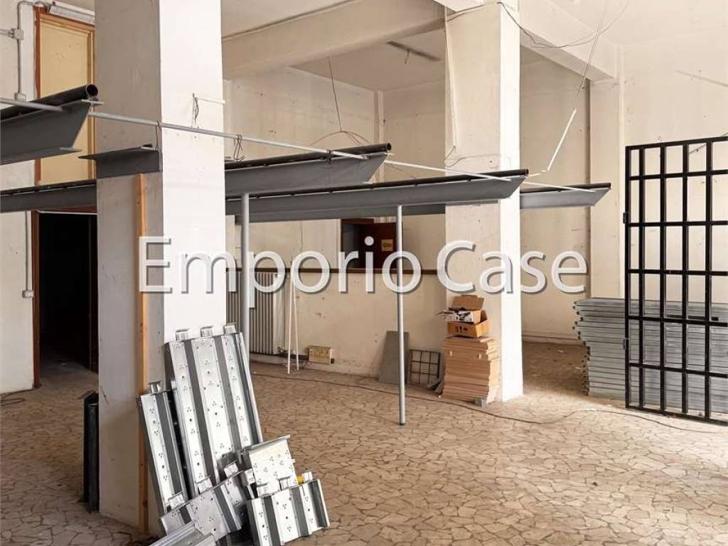 negozio in affitto a Modena in zona Crocetta