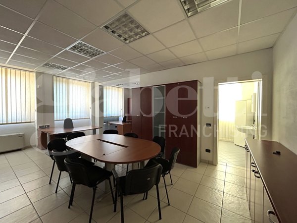 ufficio in affitto a Modena in zona Madonnina / Quattro Ville