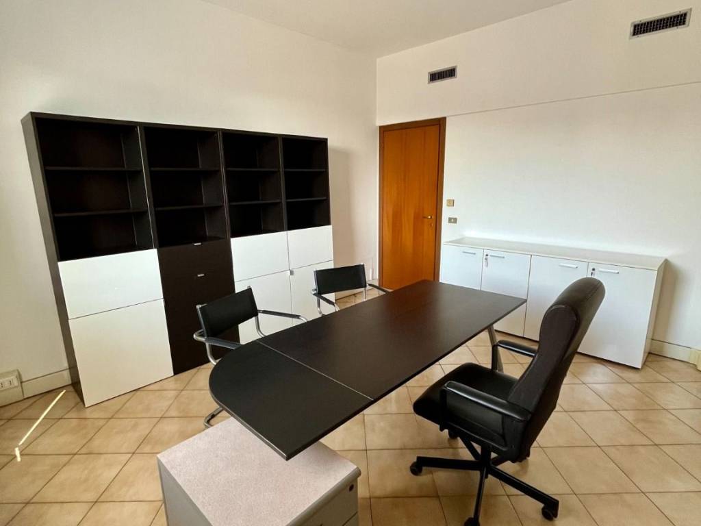 ufficio in affitto a Modena in zona San Lazzaro / Modena Est