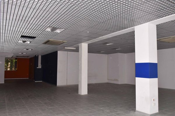 negozio in affitto a Modena in zona Amendola